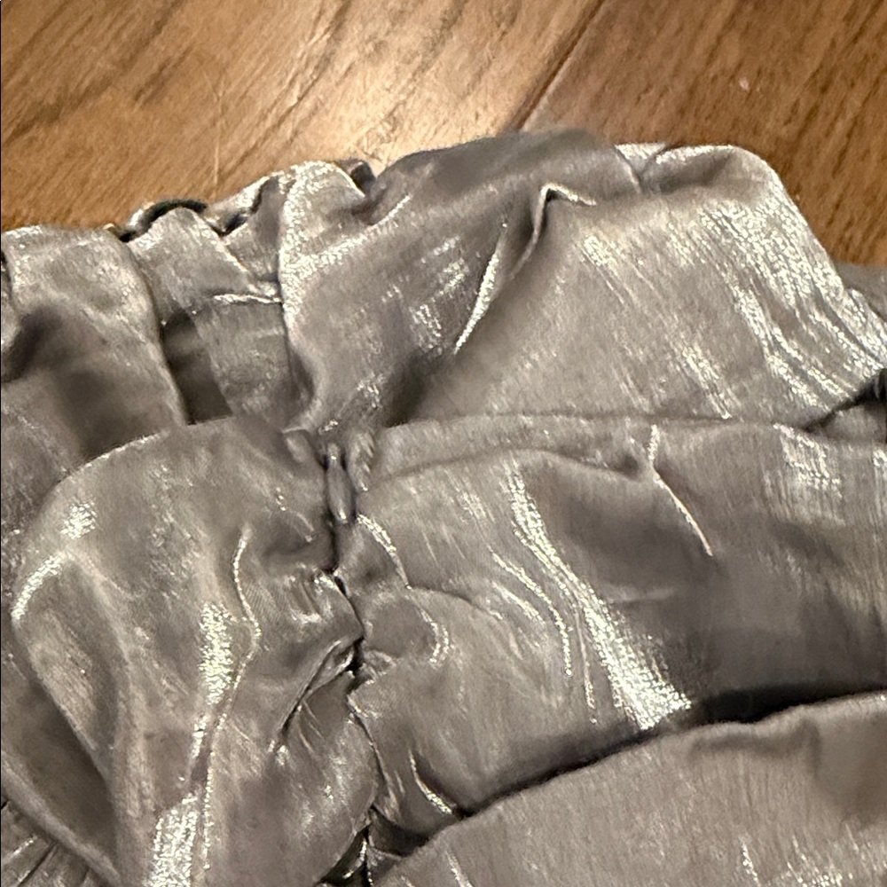 DO+BE Shimmering Silver Ruffled Mini Skirt Size Small - Picture 3 of 4